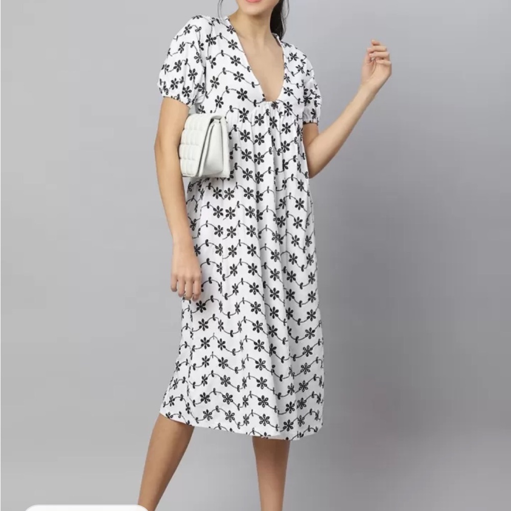 NWOT ASOS broderie v neck midi dress - Picture 9 of 10